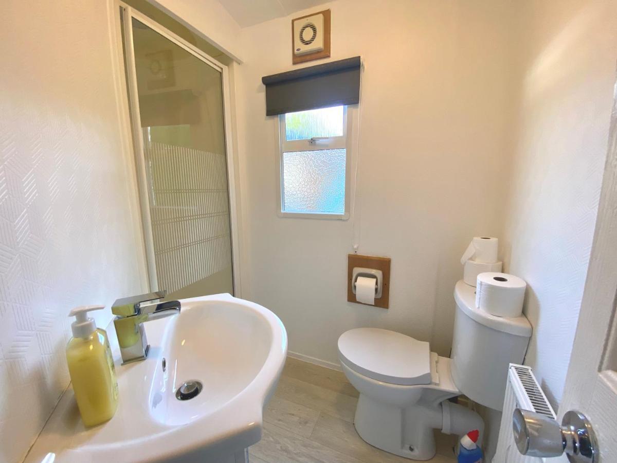 Elletson Park Wood Fired Hot Tubs, Caravans & Pods Pilling Exterior photo
