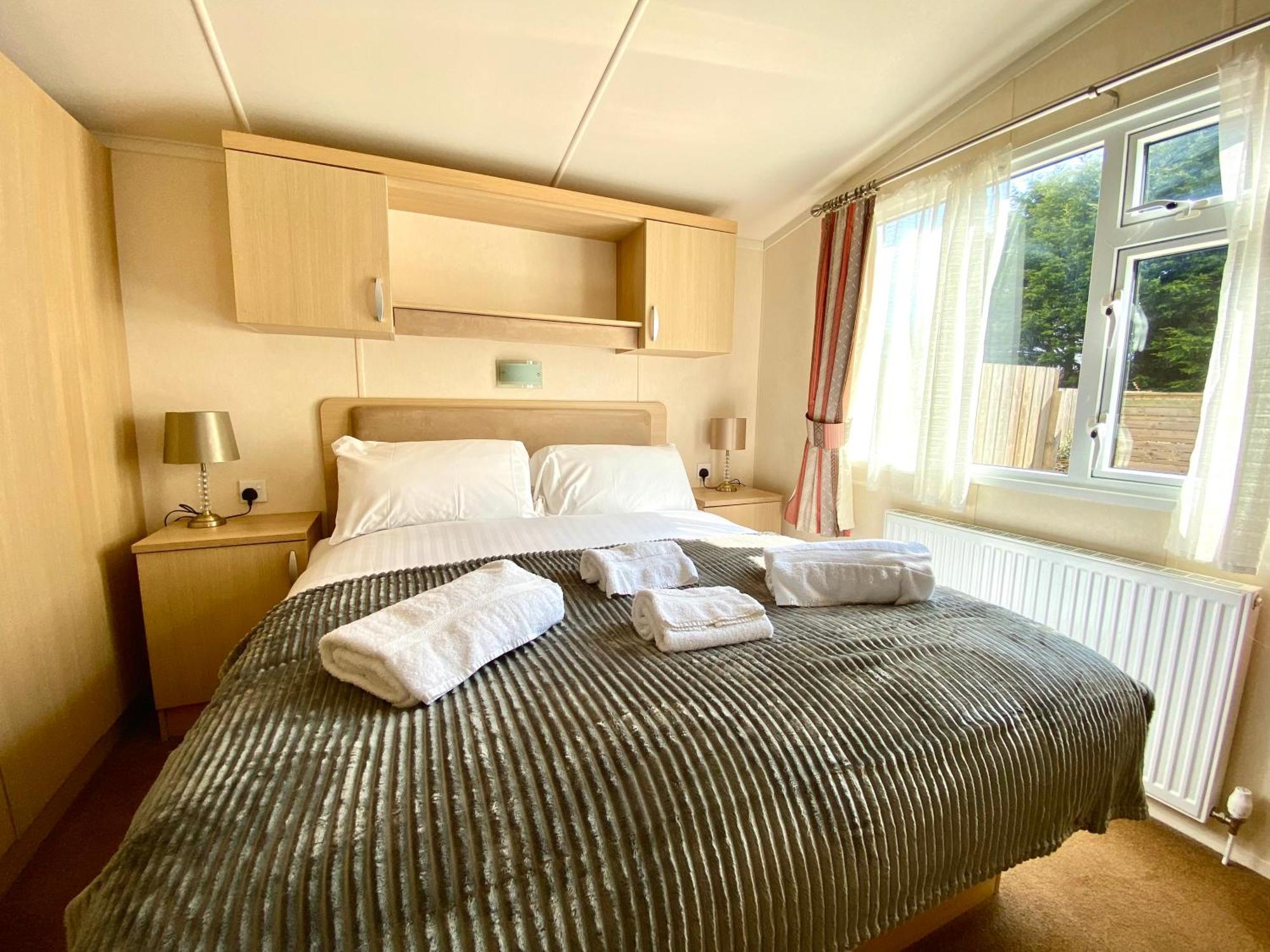 Elletson Park Wood Fired Hot Tubs, Caravans & Pods Pilling Exterior photo