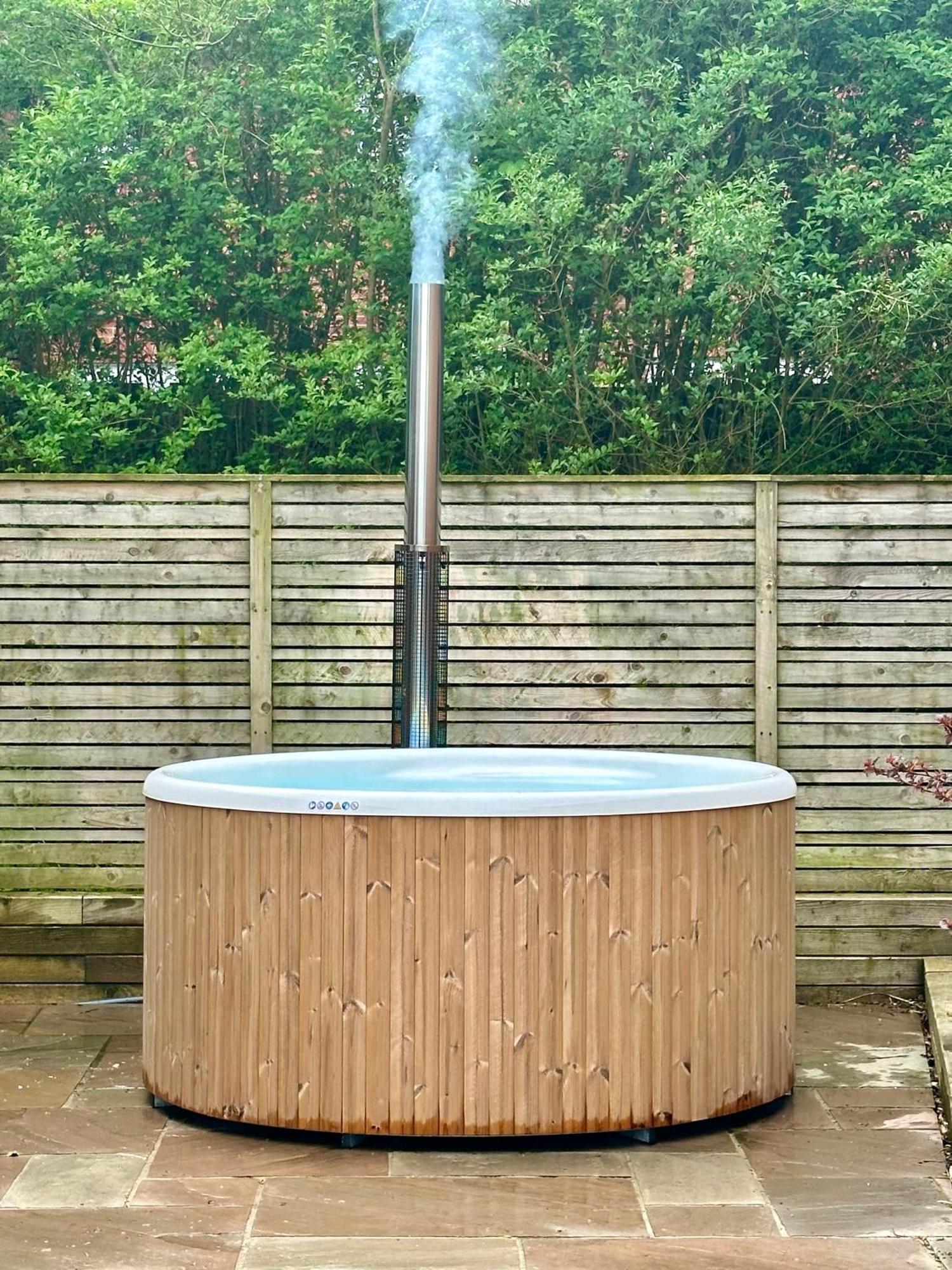Elletson Park Wood Fired Hot Tubs, Caravans & Pods Pilling Exterior photo