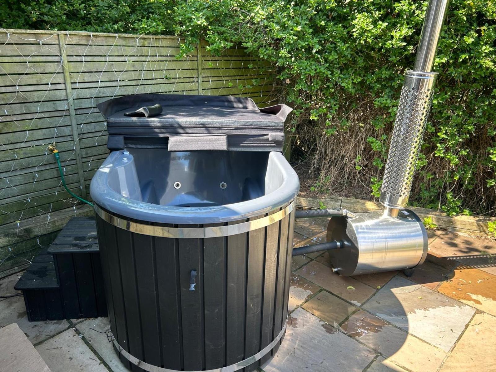 Elletson Park Wood Fired Hot Tubs, Caravans & Pods Pilling Exterior photo